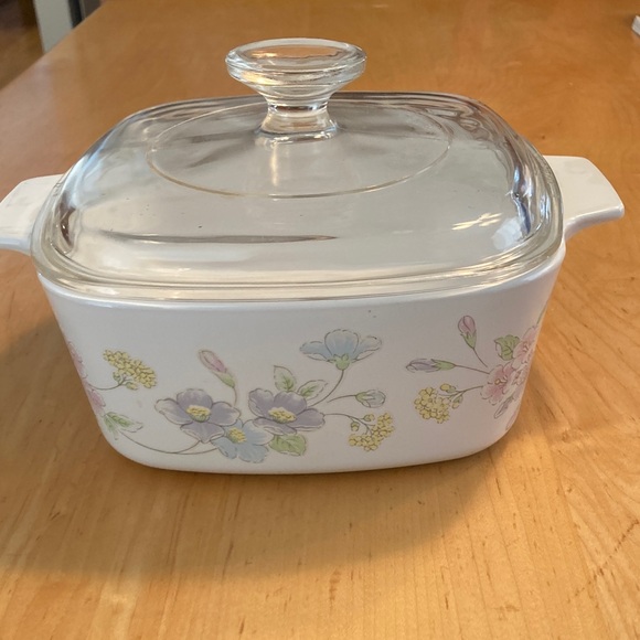 Corningware Other - Vintage Corningware White Floral Bakeware Dish 1.5 quarts with lid